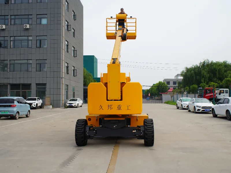 Подъемная рабочая платформа с коленчатным рычагом длиной 22 метра